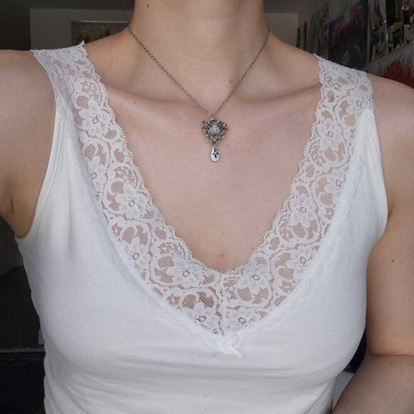 Whimsigoth clear quartz chainmaille silver necklace with a small silver chain - Picture 4 of 9